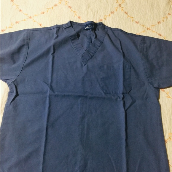 5 scrub tops - Picture 6 of 6
